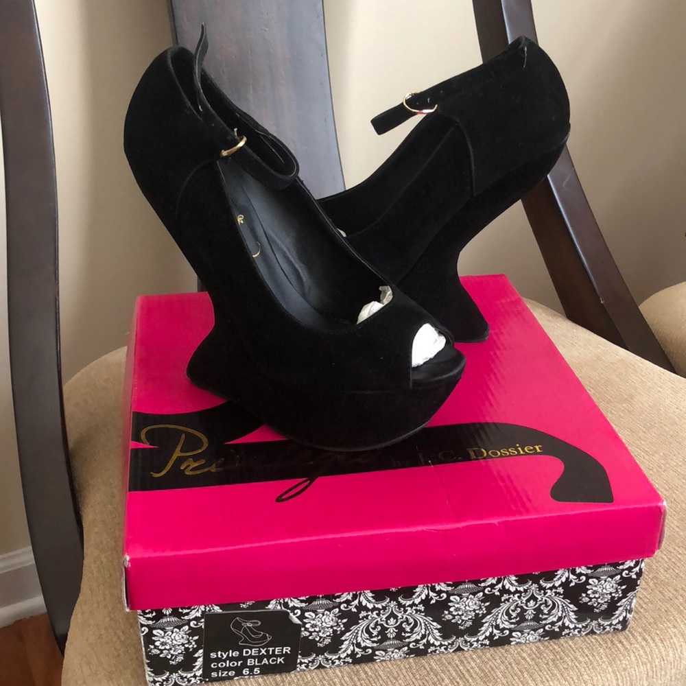 PRIVILEGED DEXTER HEELS (BLACK) Size 6.5